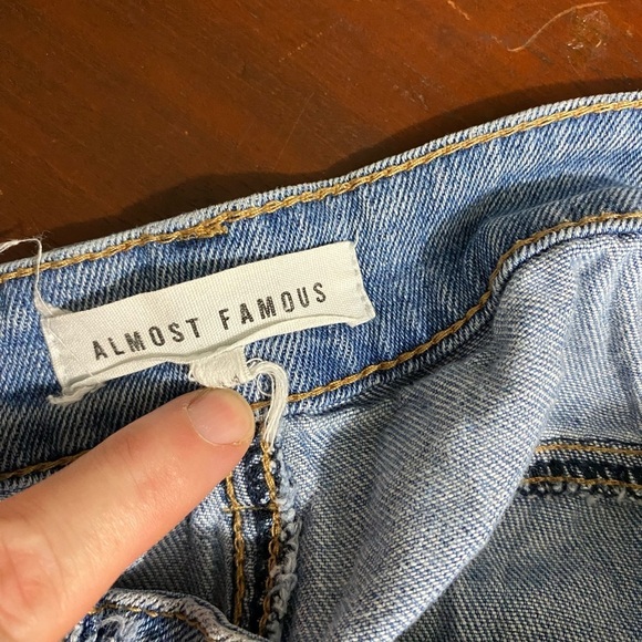 Almost Famous Jeans Juniors Size 11 Womens Size 8 Distressed Cropped - Picture 8 of 8